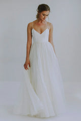 Sexy A-line Spaghetti Straps Wedding Gown With Tulle